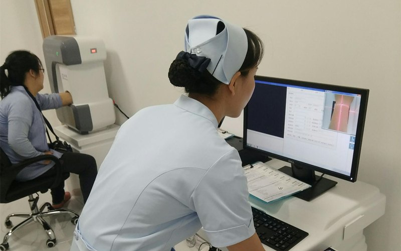 操作醫(yī)生免受任何照射劑量，保證操作醫(yī)生長(zhǎng)期操作安全